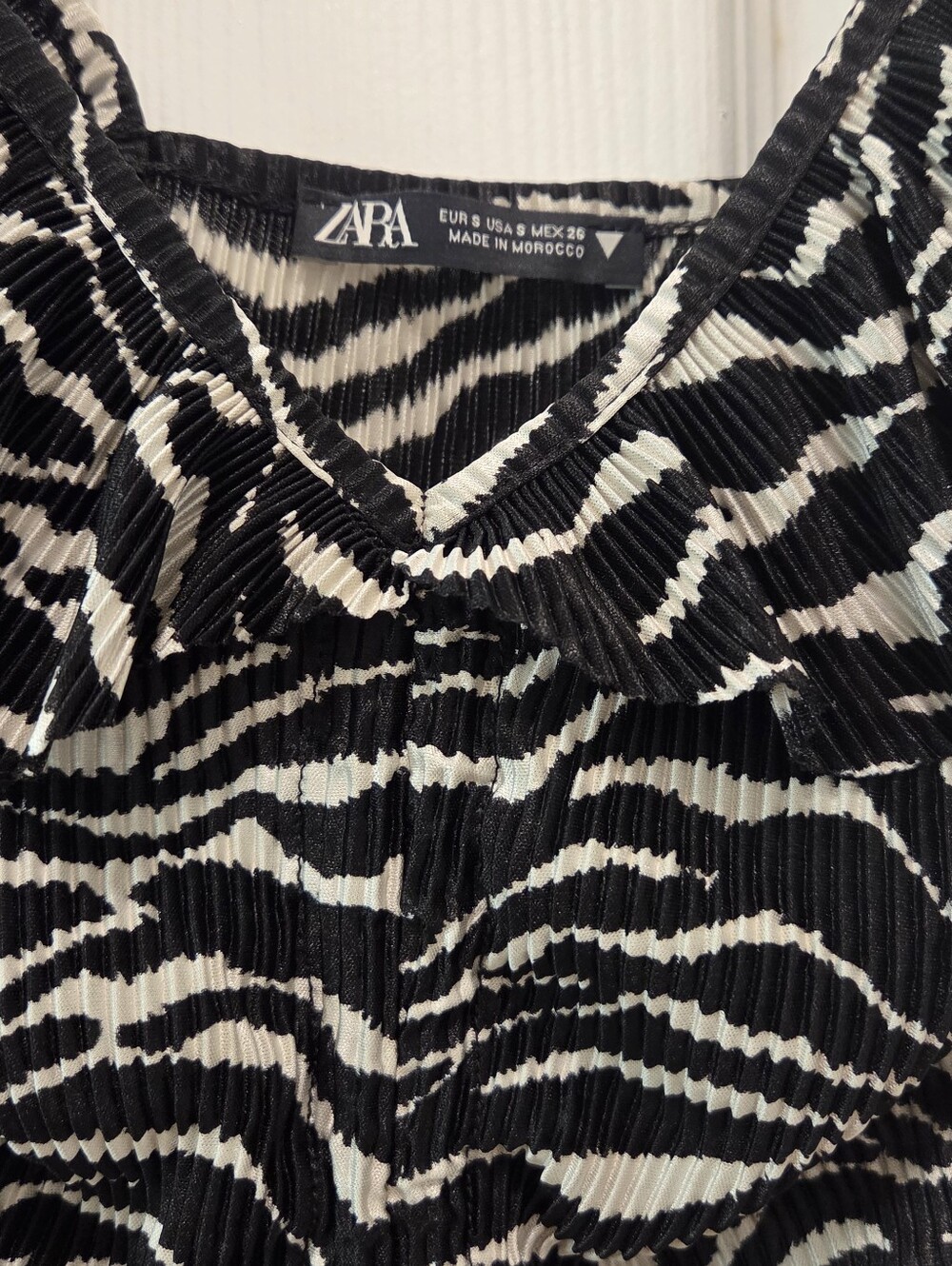 🖤 Zara Zebra Print Ruched Ruffle Crop Top 🤍 - Picture 2 of 3